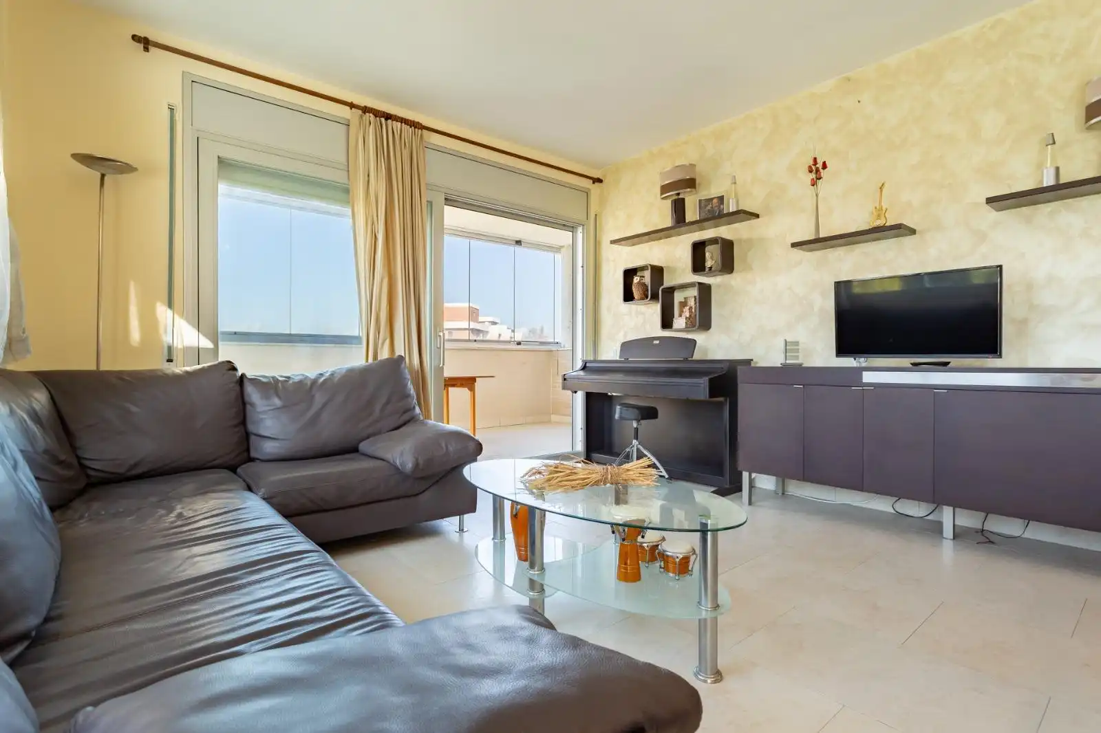 Wohnzimmer von Wohnung zum Verkauf in Salou mit Klimaanlage, Privatgarten und Terrasse
