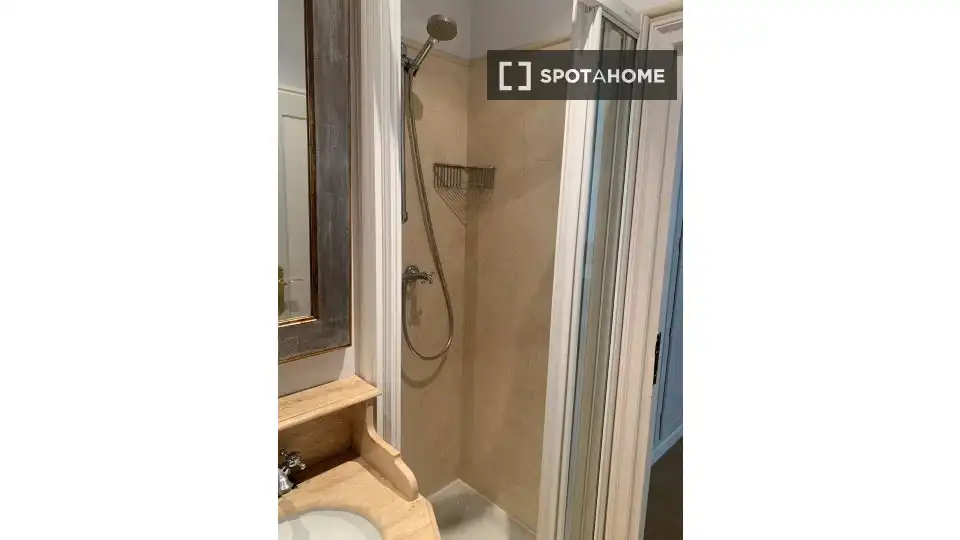 Baño de Piso de alquiler en Madrid con Aire acondicionado, Calefacción y Amueblado