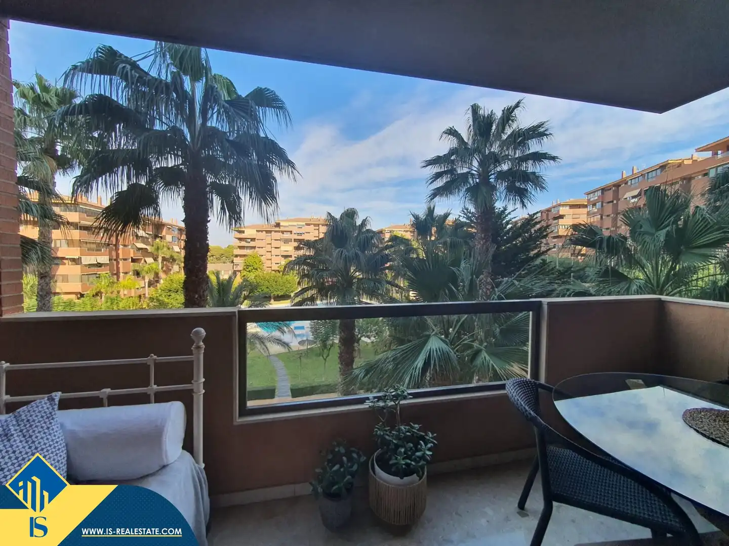 Piso con piscina en venta en Garbinet - Vistahermosa