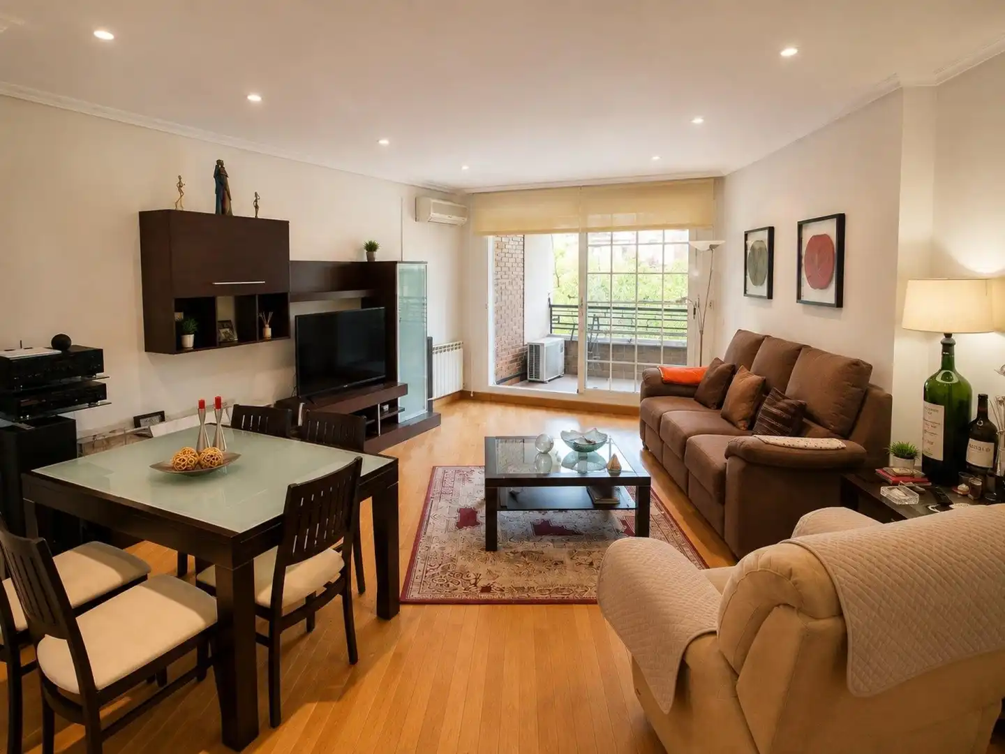Sala de estar de Piso en venta en Majadahonda con Calefacción, Terraza y Piscina comunitaria