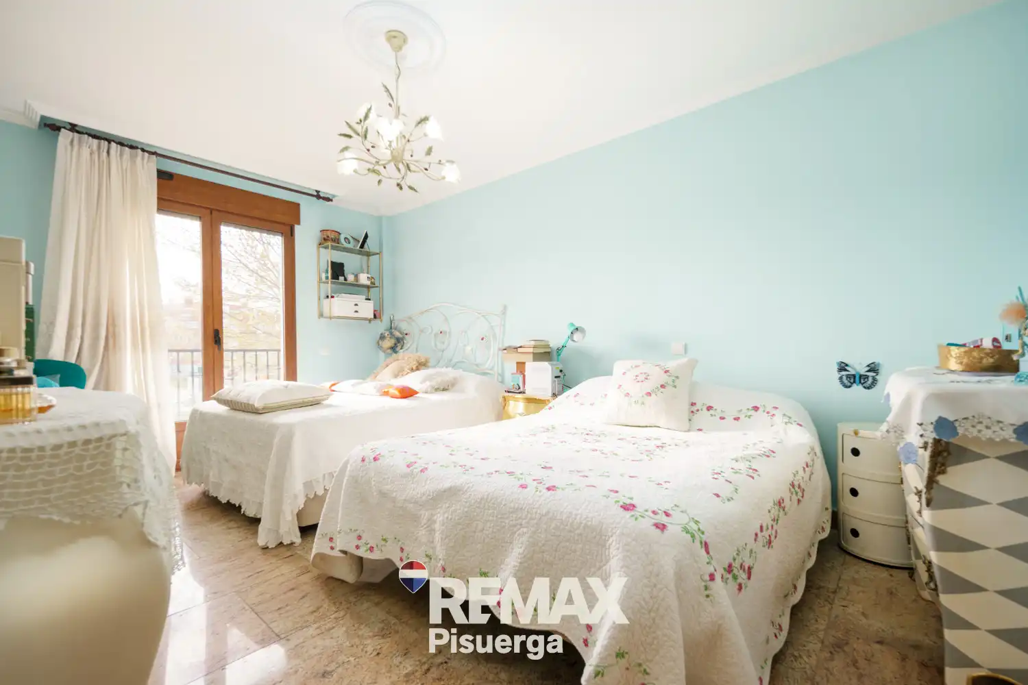 Habitación de Casa o chalet en venta en Laguna de Duero con Aire acondicionado, Calefacción y Jardín privado