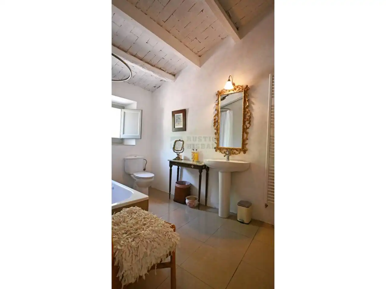 Baño de Finca rústica en venta en Borrassà con Calefacción, Jardín privado y Terraza