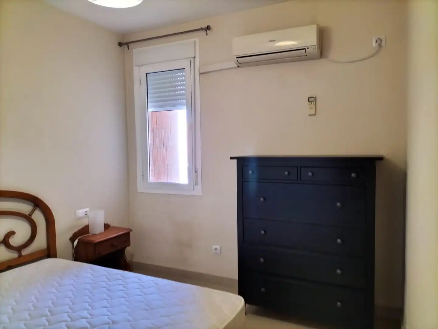 Habitación de Piso de alquiler en Sevilla con Aire acondicionado y Amueblado