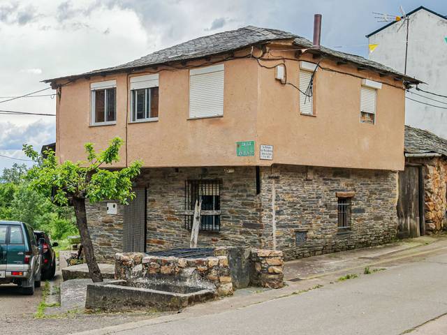 Casa-chalet en Venta en Bembibre