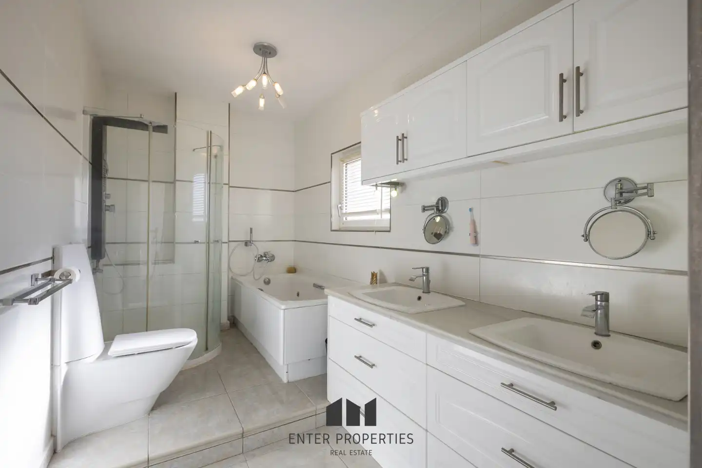 Baño de Piso en venta en Moraira con Aire acondicionado, Calefacción y Piscina