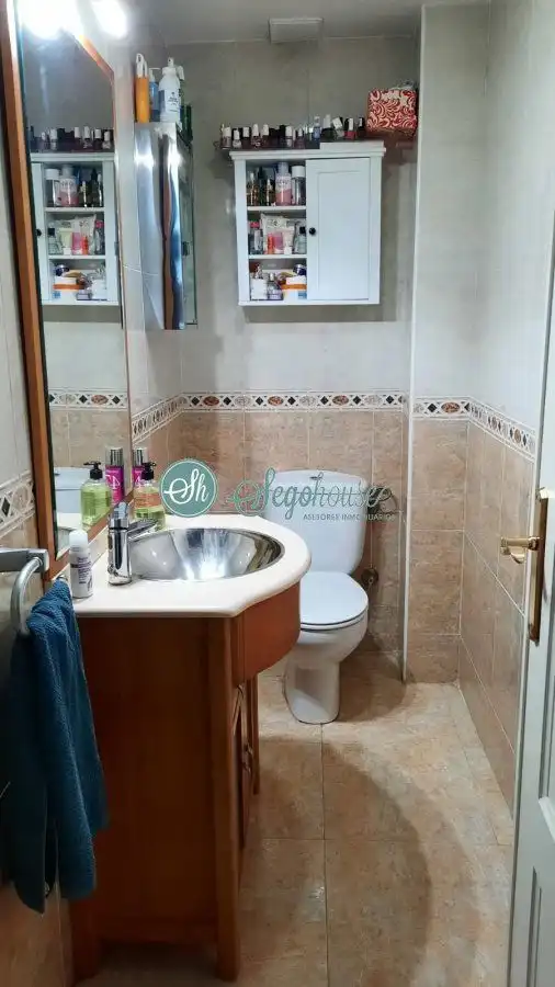Bany de Casa o xalet en venda en La Lastrilla  amb Aire condicionat, Calefacció i Terrassa