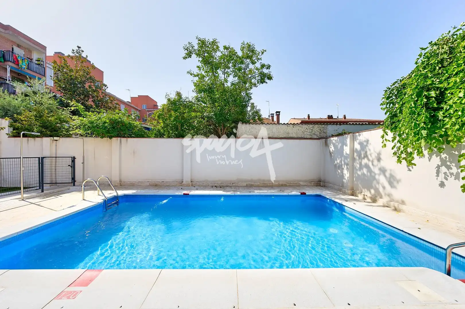 Piscina de Apartament en venda en Madrid amb Calefacció i Piscina comunitària