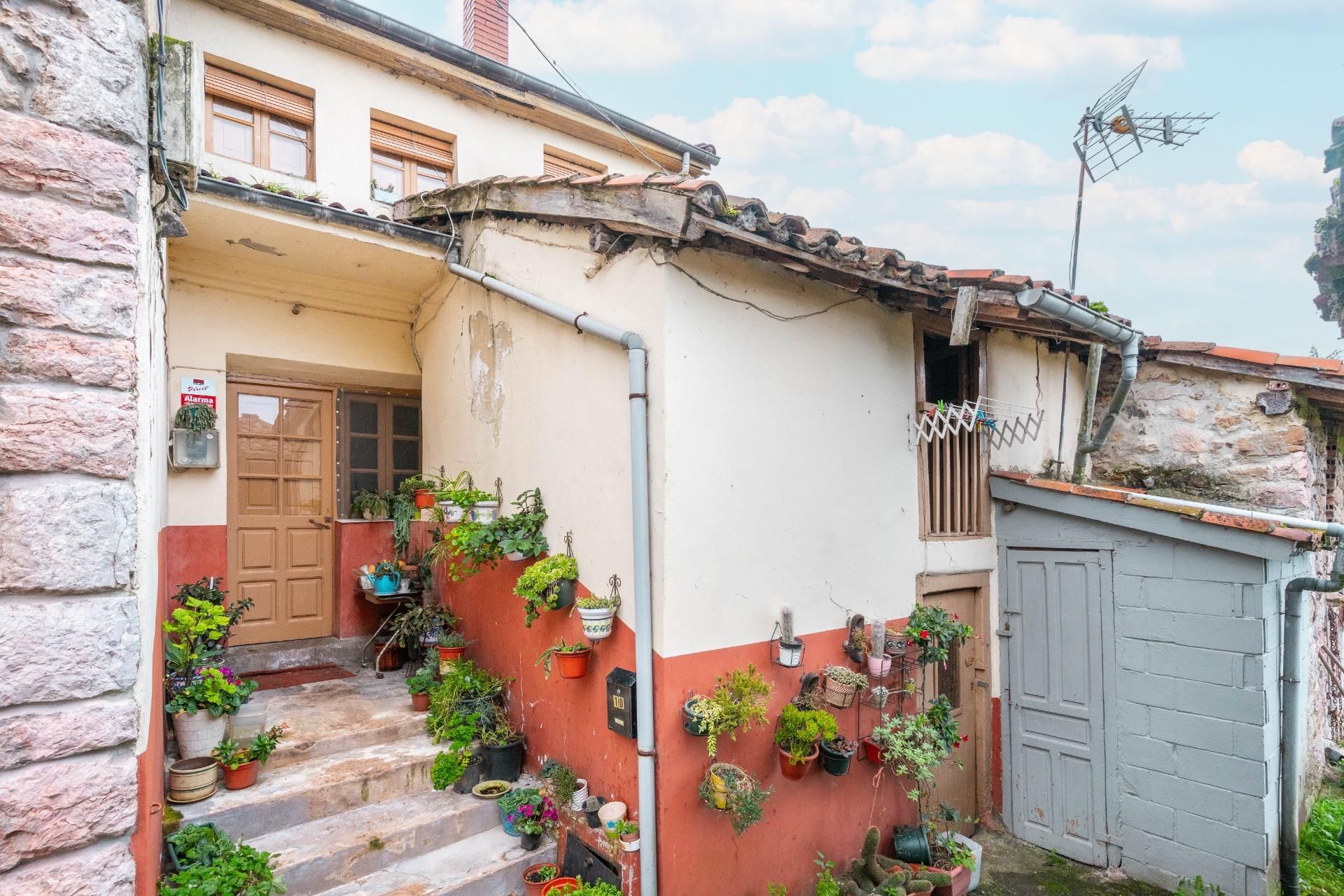 Vista exterior de Casa o chalet en venta en Oviedo  con Alarma
