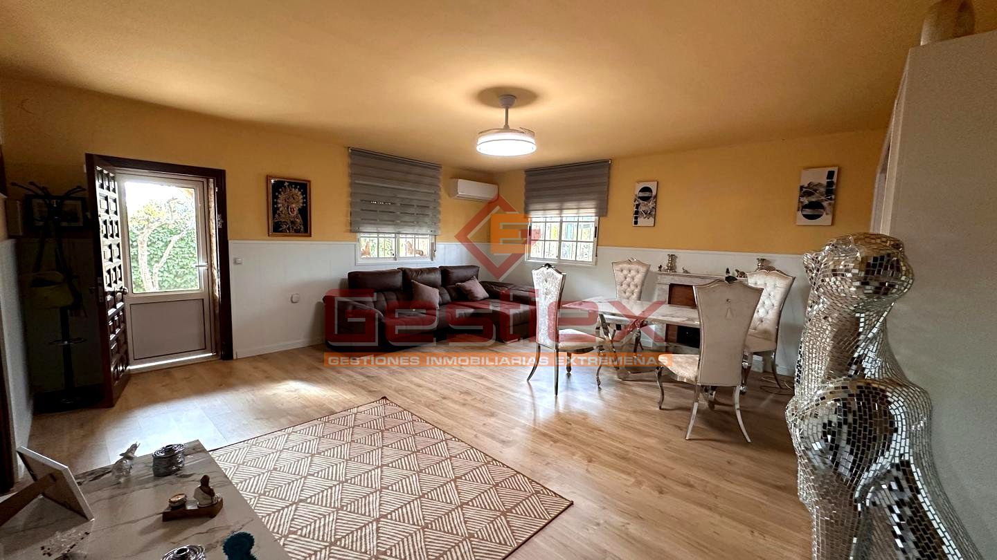 Sala d'estar de Casa o xalet en venda en Almendralejo amb Aire condicionat i Piscina comunitària