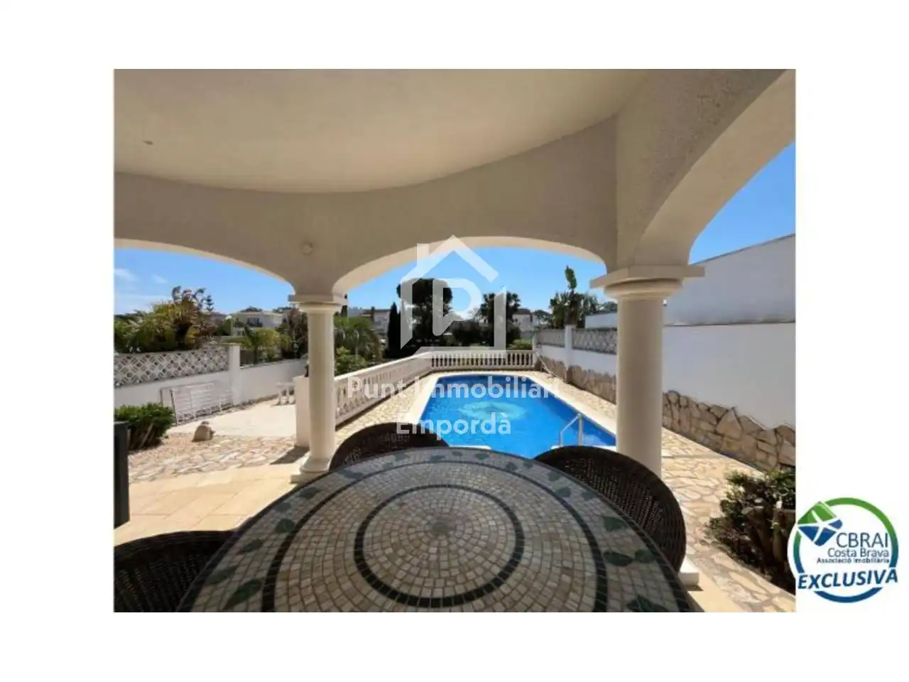 Vista exterior de Casa o xalet en venda en Empuriabrava amb Aire condicionat, Calefacció i Jardí privat