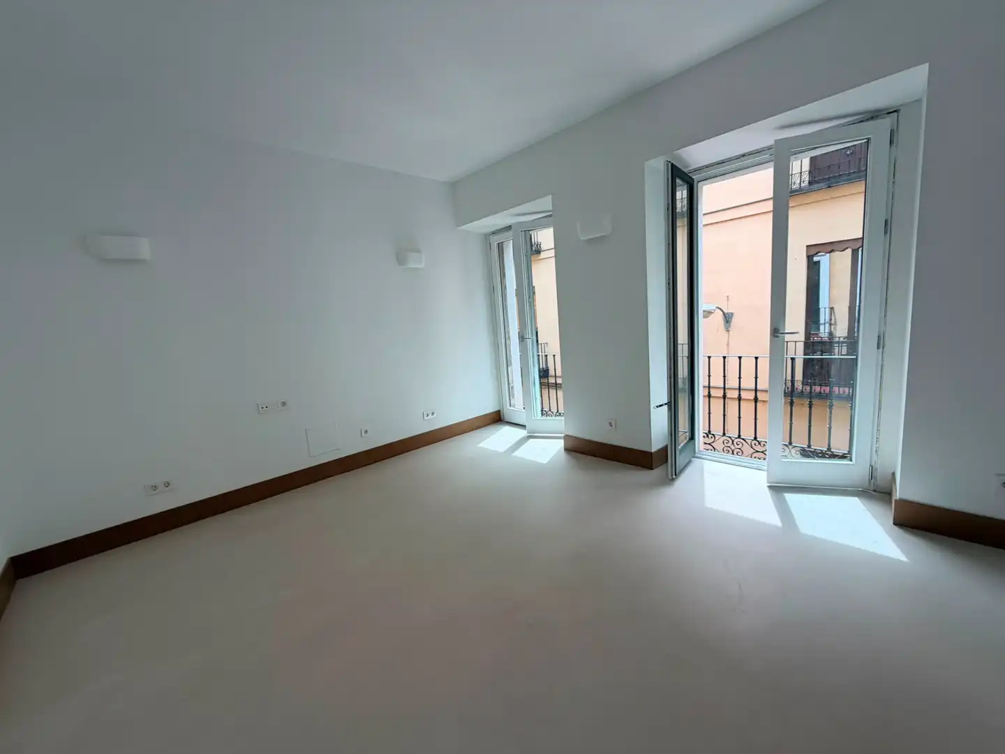 Living room of Flat for sale in Madrid  with Air Conditioner, Heating and Balcony