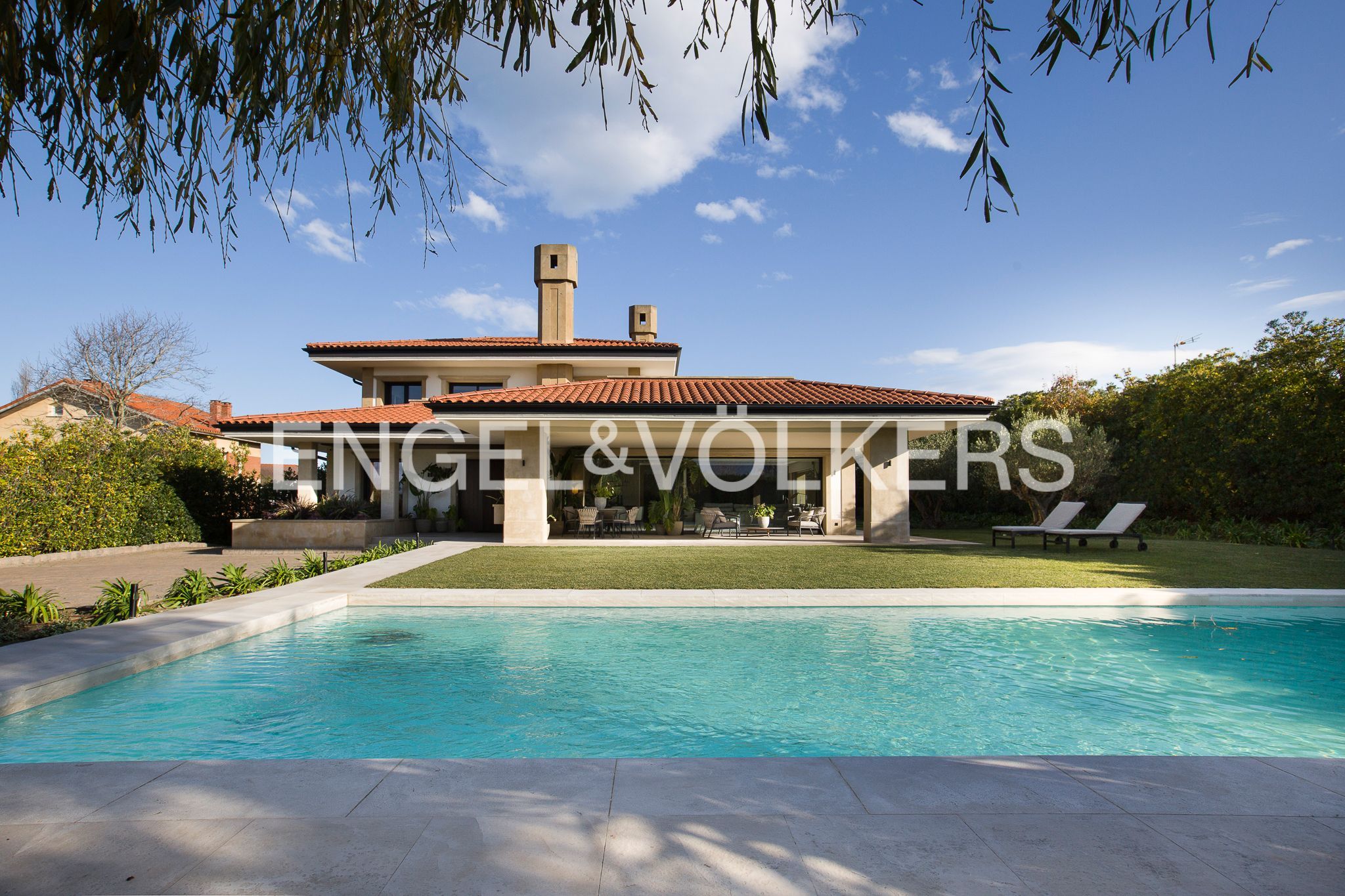 Vista exterior de Casa o xalet en venda en Getxo  amb Calefacció, Jardí privat i Parquet