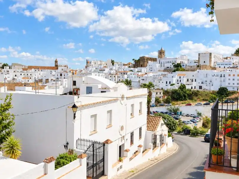 Vista exterior de Pis en venda en Vejer de la Frontera amb Aire condicionat, Terrassa i Balcó