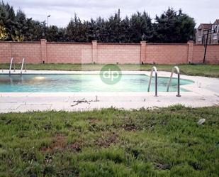 Swimming pool of House or chalet for sale in Badajoz Capital  with Air Conditioner, Heating and Private garden