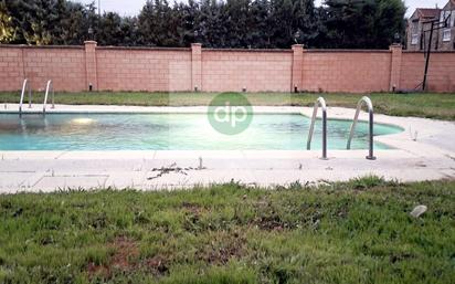 Piscina de Casa o xalet en venda en Badajoz Capital amb Aire condicionat, Calefacció i Jardí privat