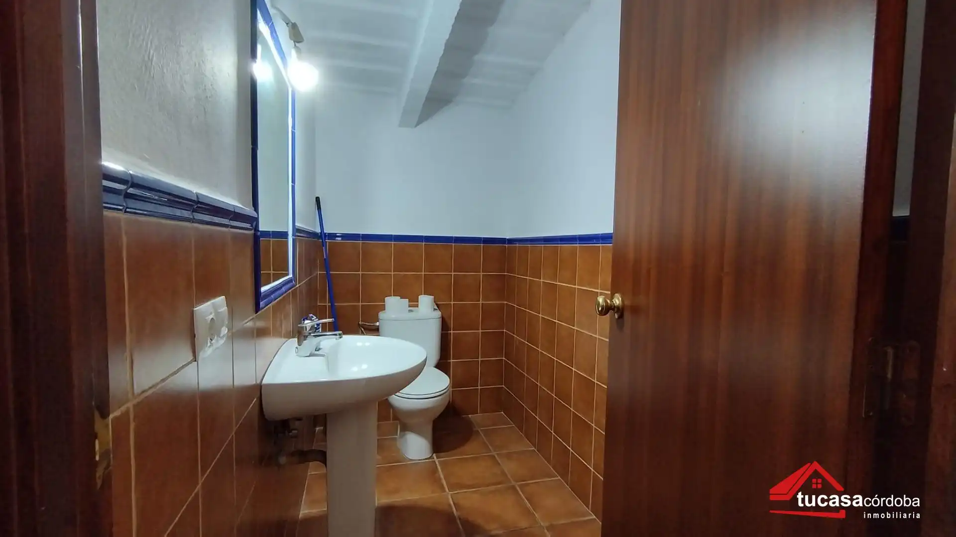 Bany de Finca rústica en venda en Posadas amb Aire condicionat