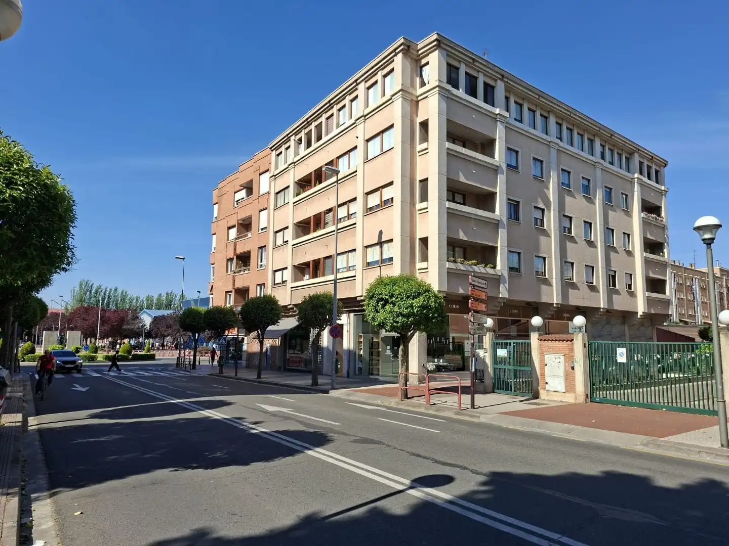 Flat with lift for sale in República Argentina 64