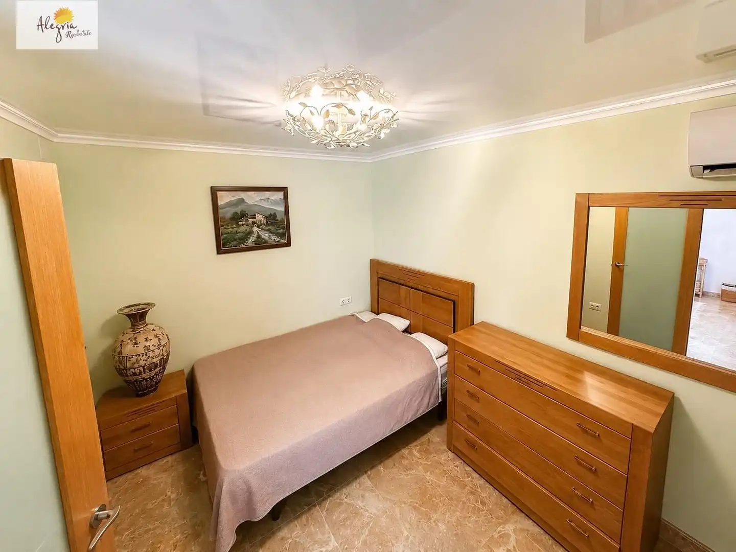 Habitación de Apartamento de alquiler en Valencia con Aire acondicionado, Calefacción y Amueblado