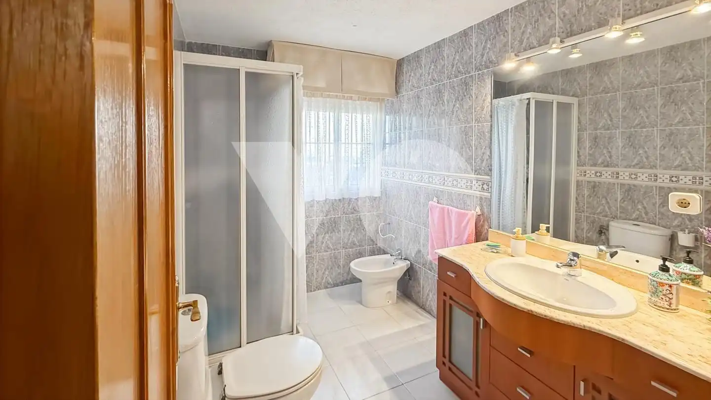 Badezimmer von Wohnung zum Verkauf in Madrid mit Heizung und Möbliert