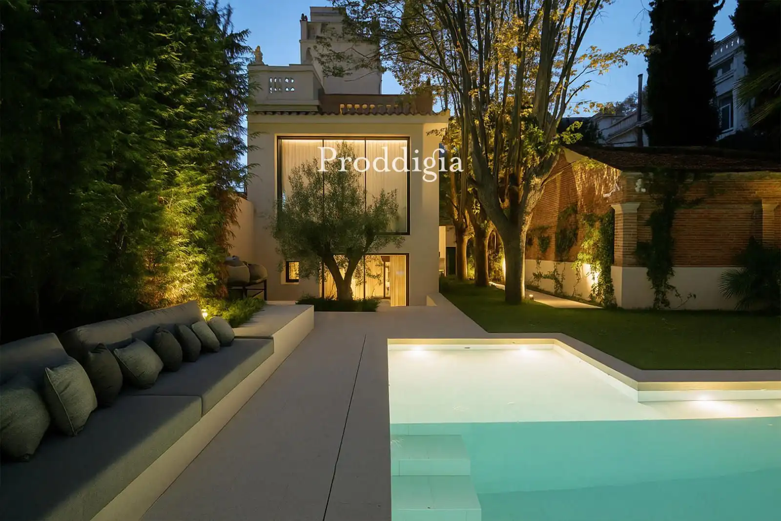 Piscina de Casa o xalet en venda en Barcelona amb Aire condicionat, Calefacció i Jardí privat
