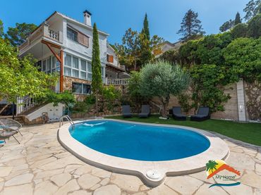 Villa con balcone in vendita a Canyelles