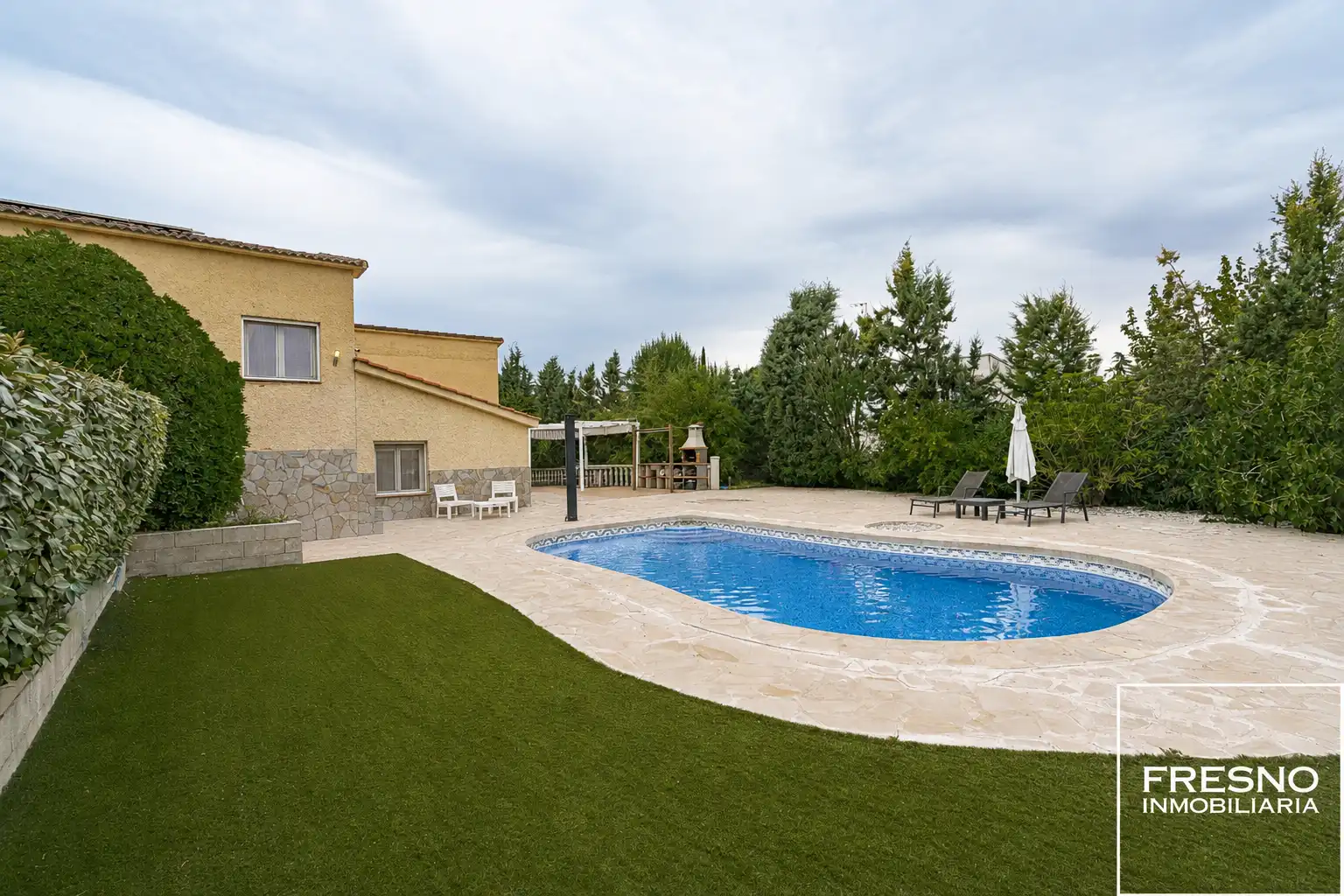 Piscina de Casa o xalet en venda en Paracuellos de Jarama amb Aire condicionat, Calefacció i Jardí privat