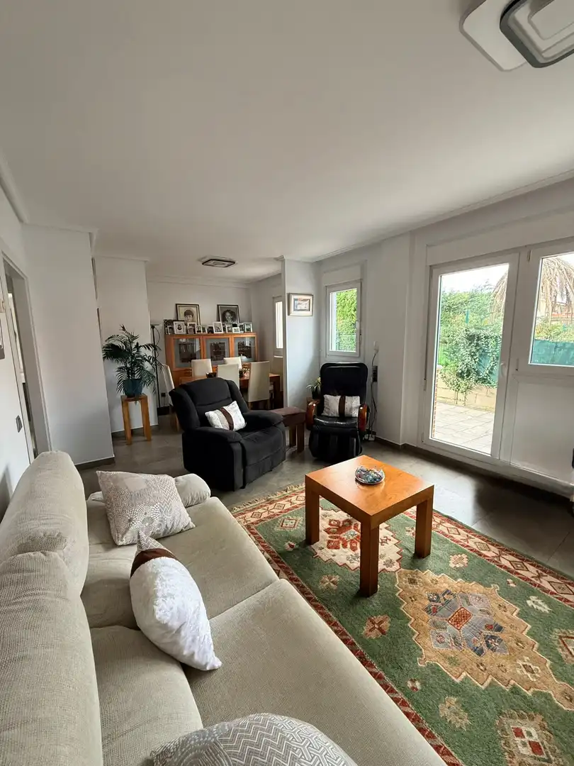 Wohnzimmer von Einfamilien-Reihenhaus zum Verkauf in Camargo mit Heizung und Terrasse