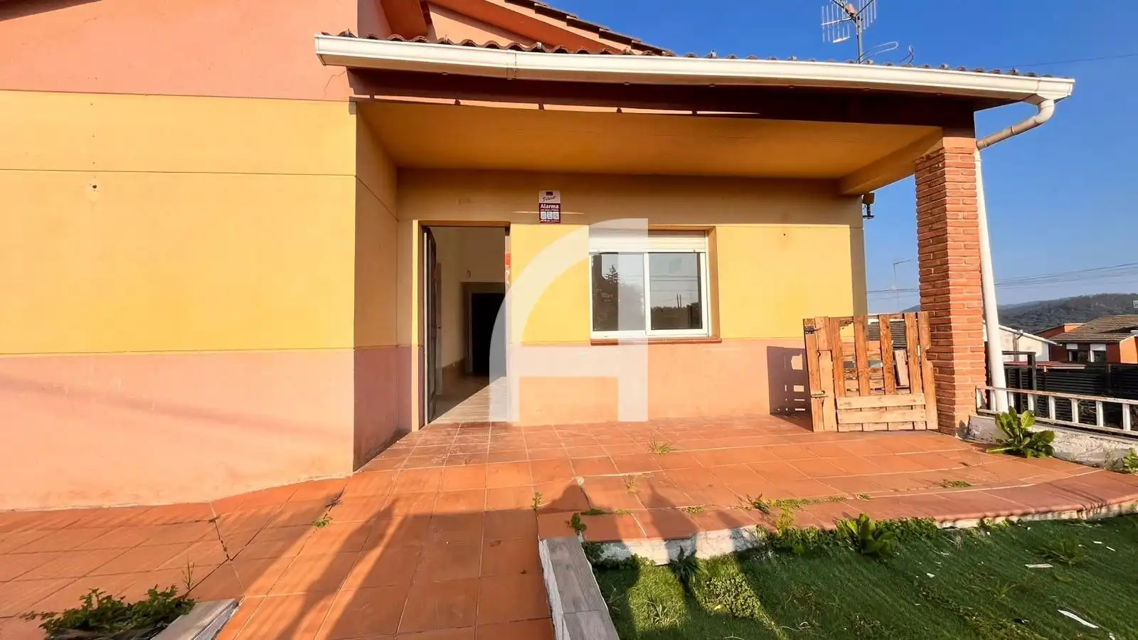 Vista exterior de Casa o xalet en venda en Riells i Viabrea amb Calefacció i Jardí privat