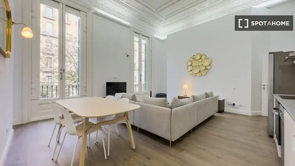 Flat with terrace to rent in Eixample