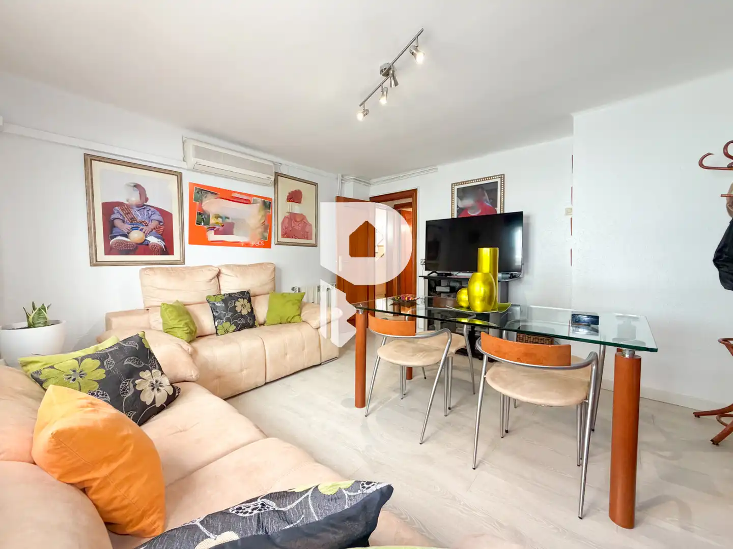Sala d'estar de Casa o xalet en venda en El Papiol amb Aire condicionat, Calefacció i Jardí privat