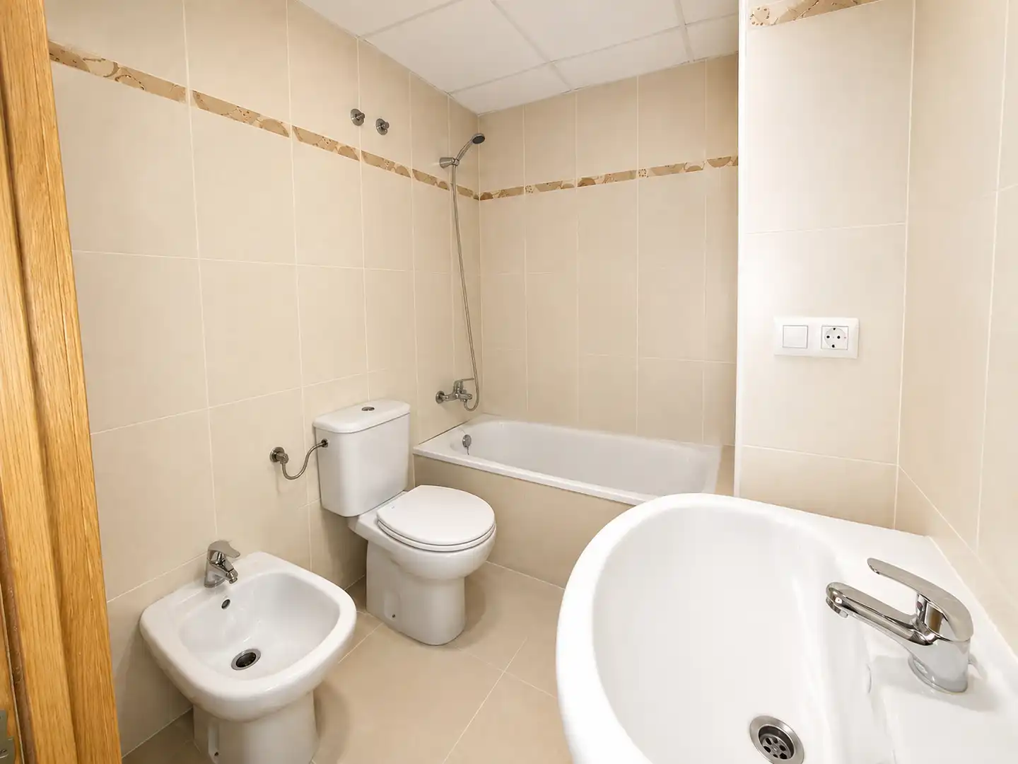 Bathroom of Flat for sale in Vila-real  with Storage room and Oven