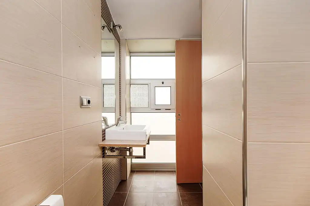 Bathroom of Flat for sale in Girona  with Heating and Storage room
