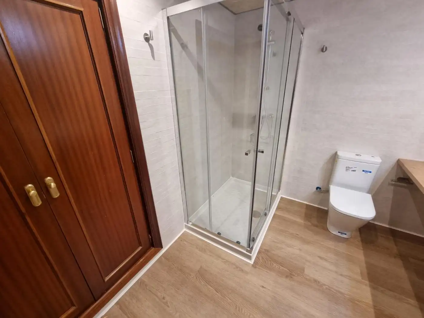 Baño de Piso de alquiler en Zaragoza con Calefacción, Parquet y Horno