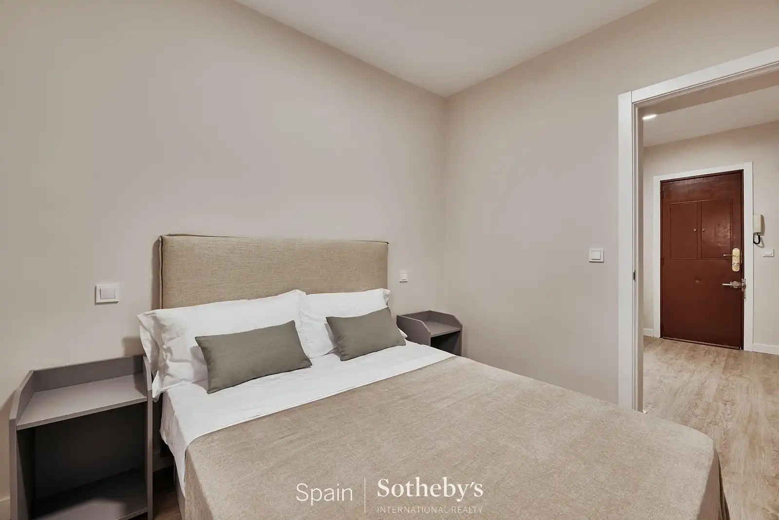 Dormitori de Apartament en venda en Madrid amb Aire condicionat i Calefacció