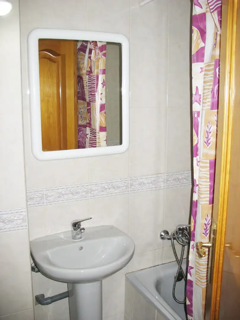 Baño de Piso en venta en Alicante / Alacant con Terraza, Amueblado y Lavadora