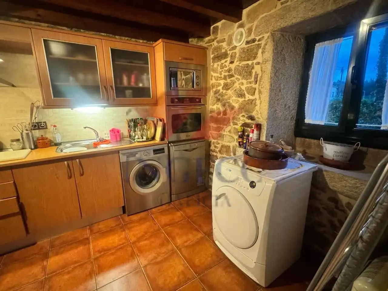 Casa rústica amb terrassa en venda a Leduzo, imagen 43
