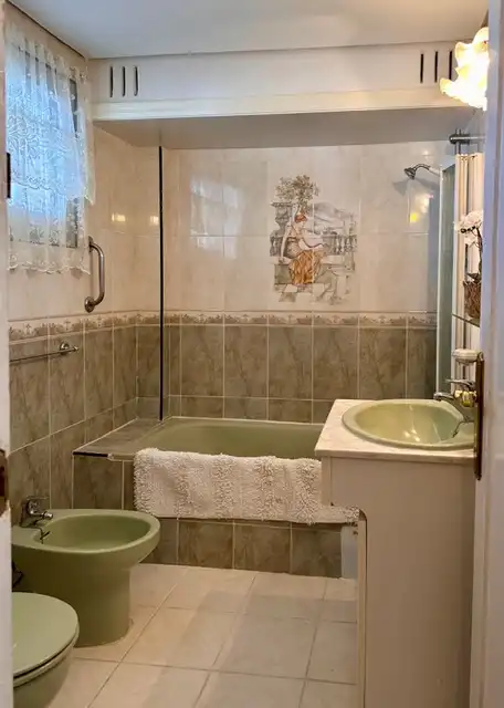 Bany de Apartament en venda en Torremolinos amb Traster, Balcó i Piscina comunitària