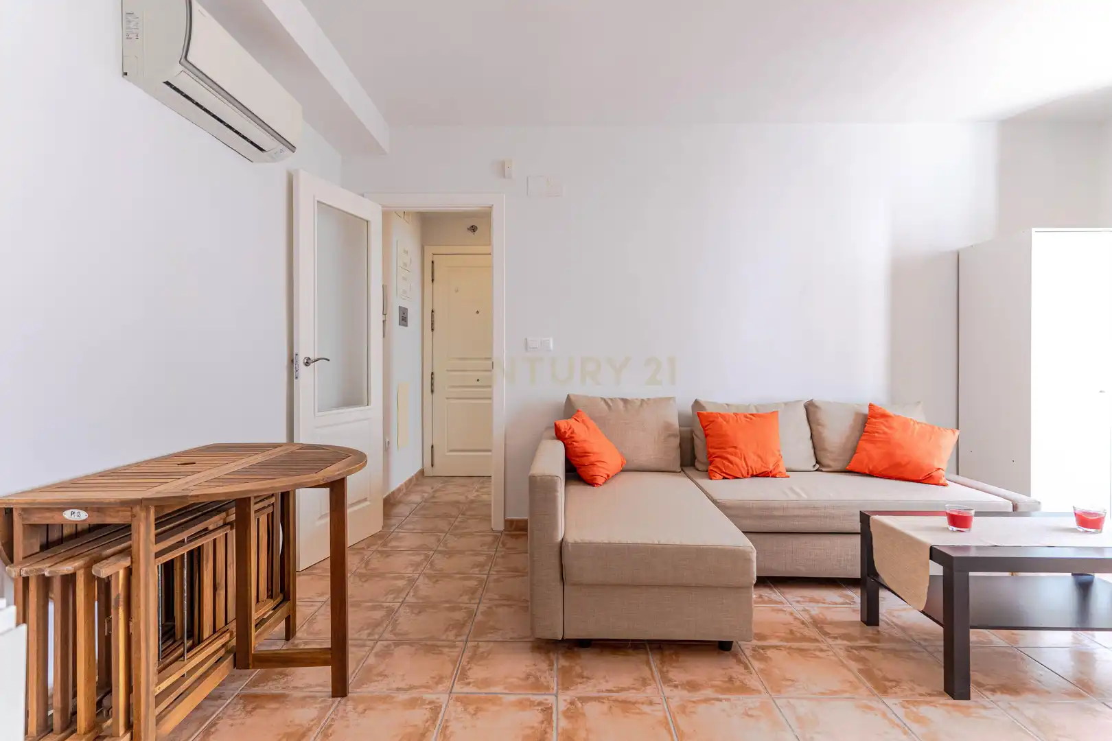 Sala d'estar de Apartament en venda en Vélez de Benaudalla amb Aire condicionat i Piscina comunitària