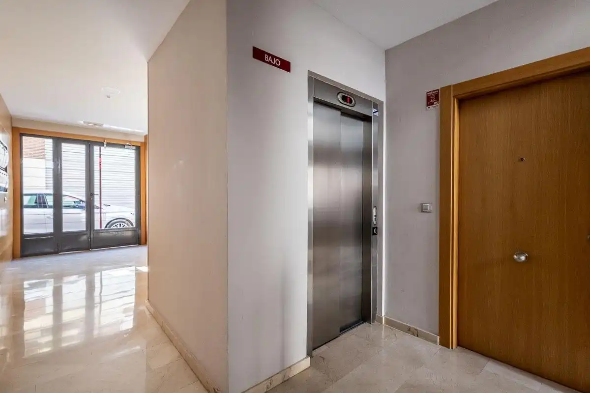 Dachboden zur Miete in Churriana de la Vega mit Klimaanlage, Heizung und Balkon