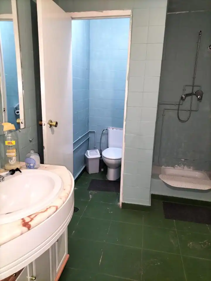 Bathroom of Industrial buildings for rent in Alcalá de Henares