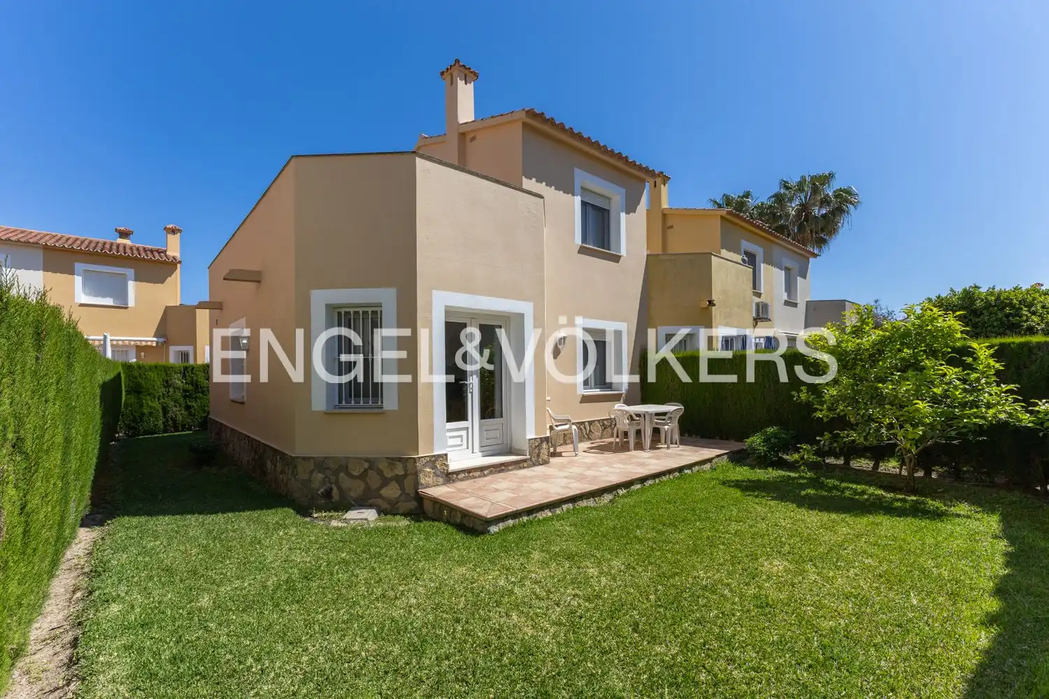Vista exterior de Casa o chalet de alquiler en Oliva con Aire acondicionado, Calefacción y Jardín privado