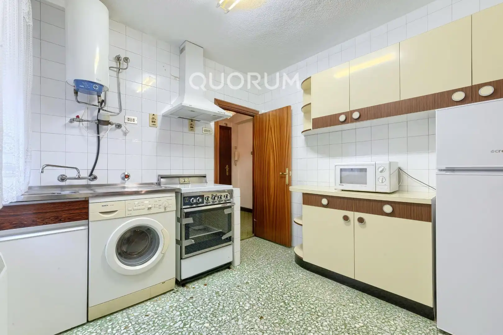 Cocina de Piso en venta en Basauri  con Calefacción, Trastero y Amueblado