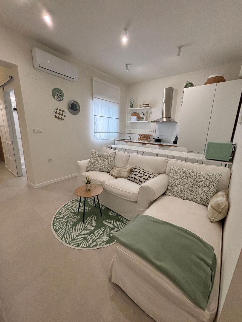 Living room of Flat to rent in Lucena  with Air Conditioner, Furnished and Oven