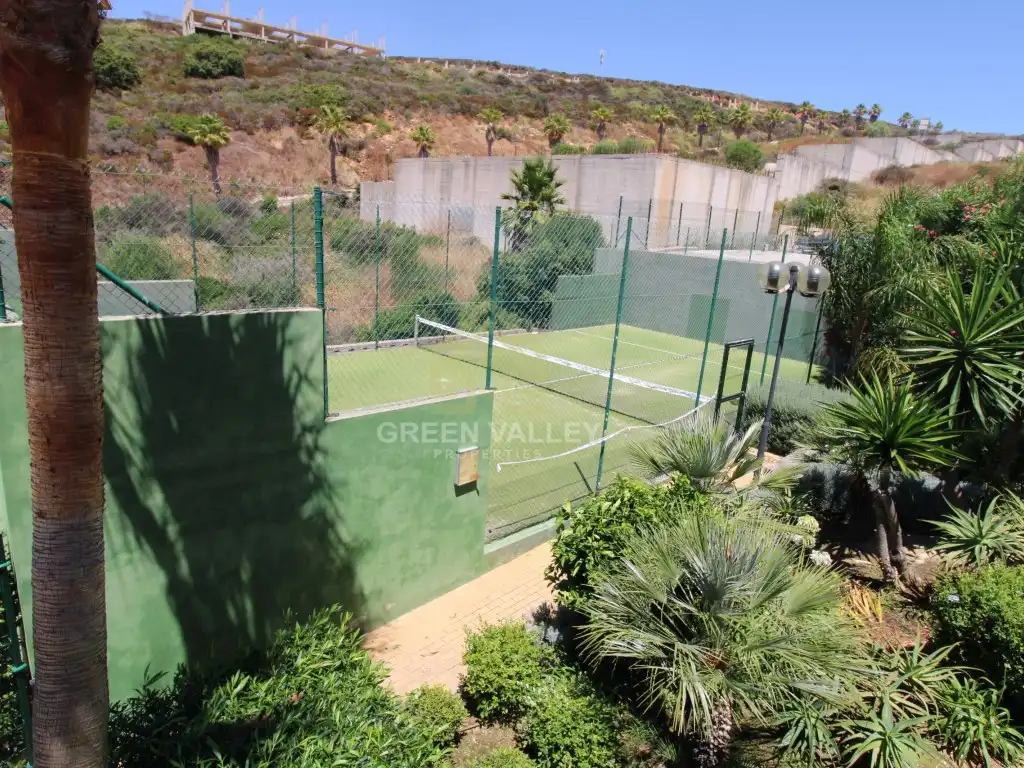 Garten von Wohnungen zum Verkauf in La Alcaidesa mit Klimaanlage, Terrasse und Schwimmbad