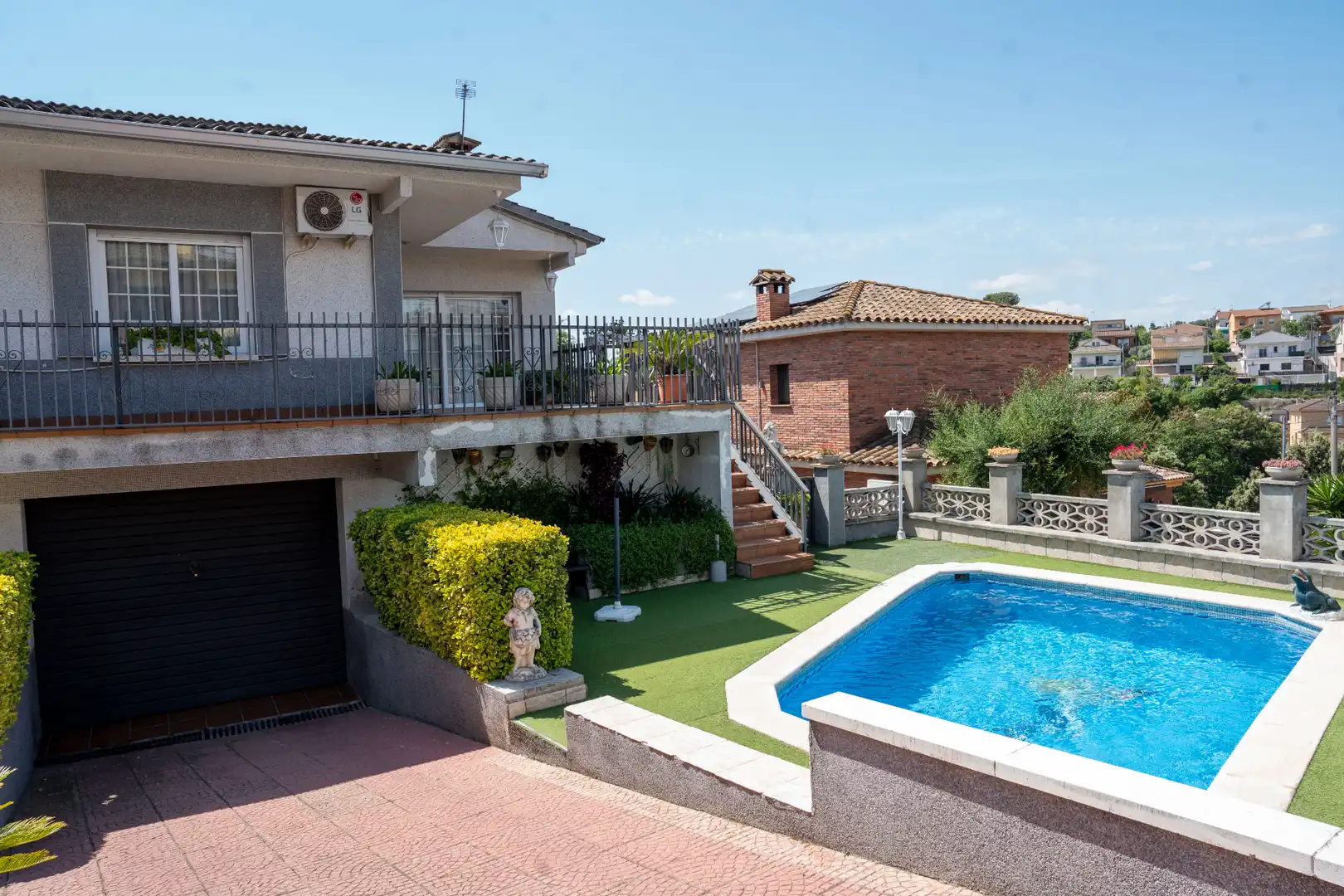 Piscina de Casa o chalet en venta en Lliçà d'Amunt con Aire acondicionado, Calefacción y Jardín privado