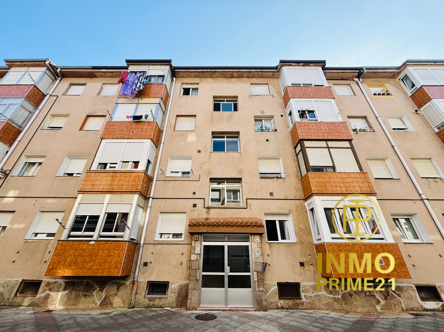 Vista exterior de Piso en venta en Torrelavega  con Parquet, Trastero y Amueblado