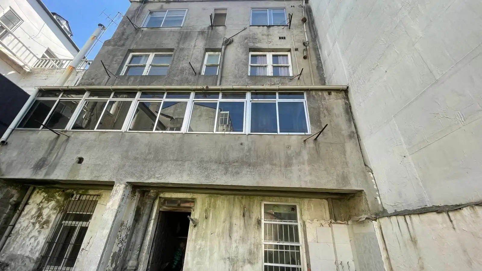 Vista exterior de Edificio en venta en Lugo