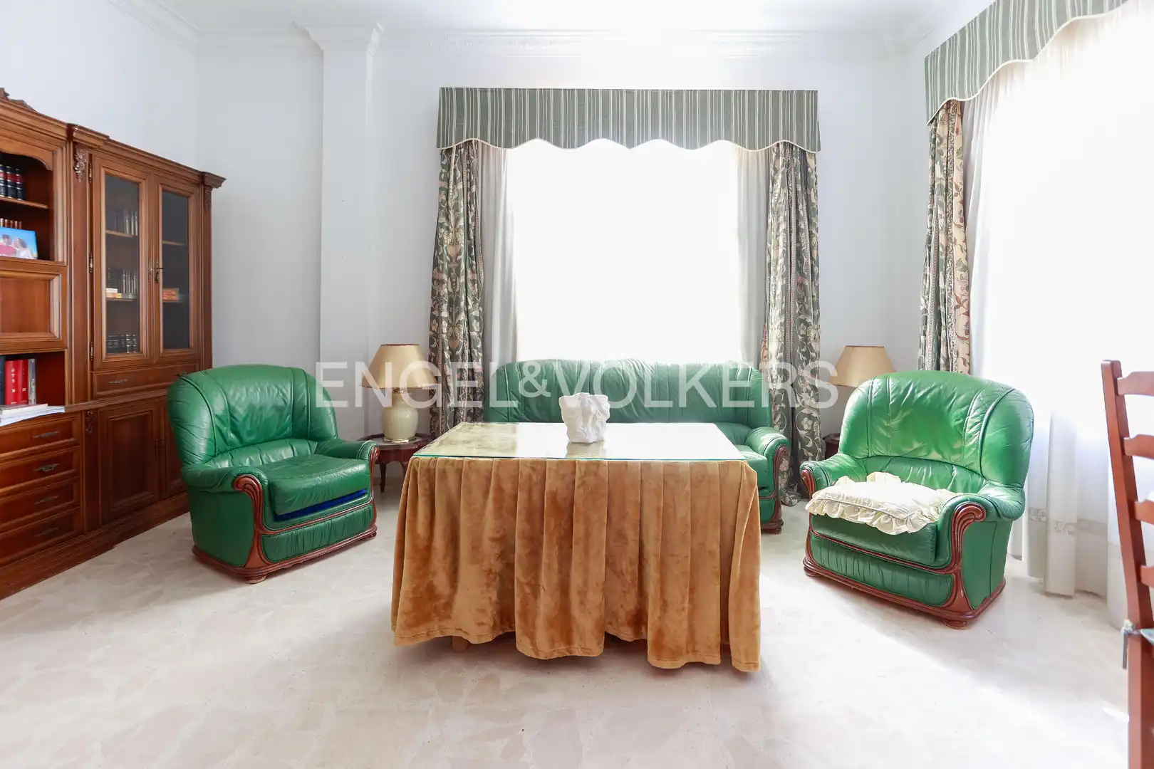 Sala de estar de Casa o chalet en venta en Los Palacios y Villafranca con Aire acondicionado, Calefacción y Jardín privado