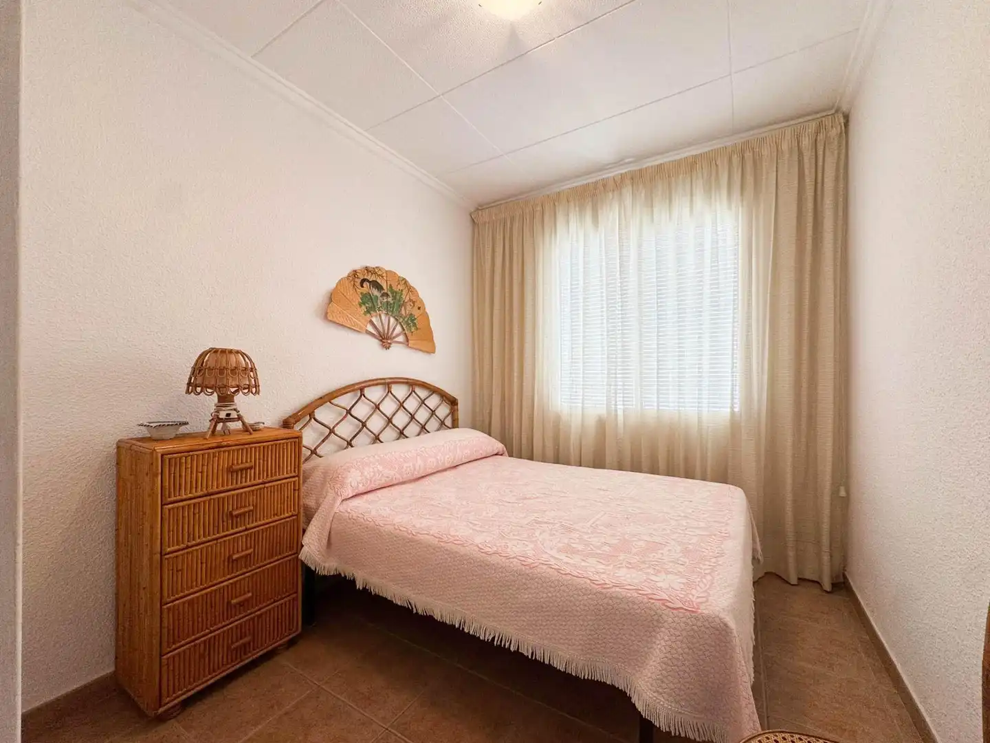 Habitación de Apartamento de alquiler en Santa Pola con Terraza, Amueblado y Balcón