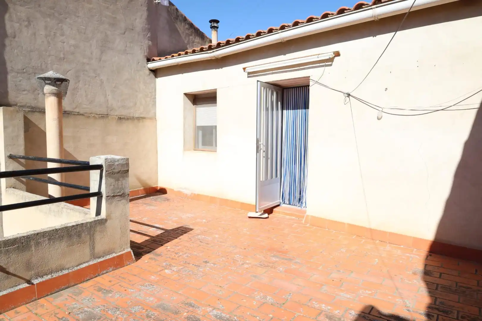 Vista exterior de Casa o xalet en venda en Requena amb Terrassa